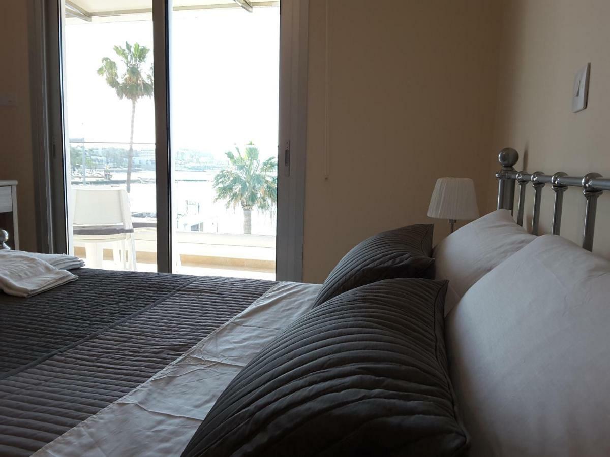 Lighthouse By The Sea Lovely 2Bdr Apartment Πάφος Εξωτερικό φωτογραφία