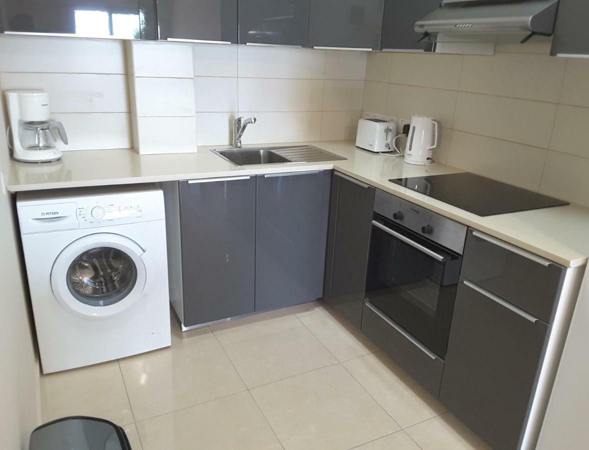 Lighthouse By The Sea Lovely 2Bdr Apartment Πάφος Εξωτερικό φωτογραφία